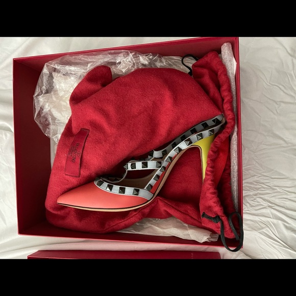 Valentino - Picture 5 of 8